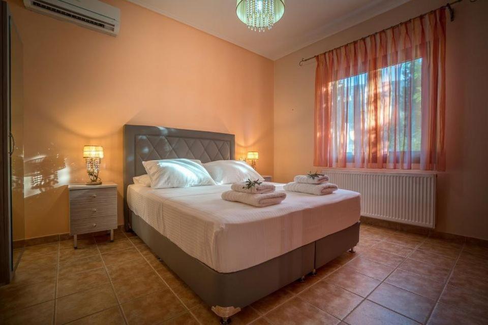 Villa Clairy 3-bedroom With Private Pool Mouzákion