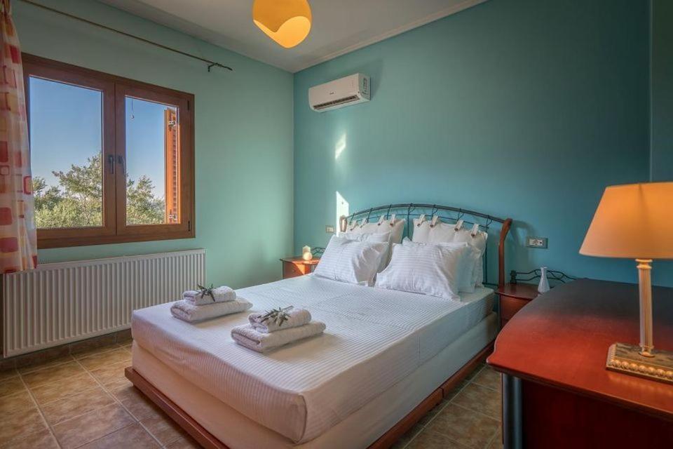 Clairy 3-bedroom With Private Pool Villa Mouzákion